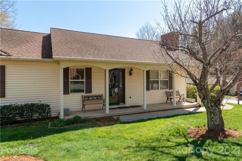 Property image 2 at 117 Exeter Court, Hendersonville, NC 28791