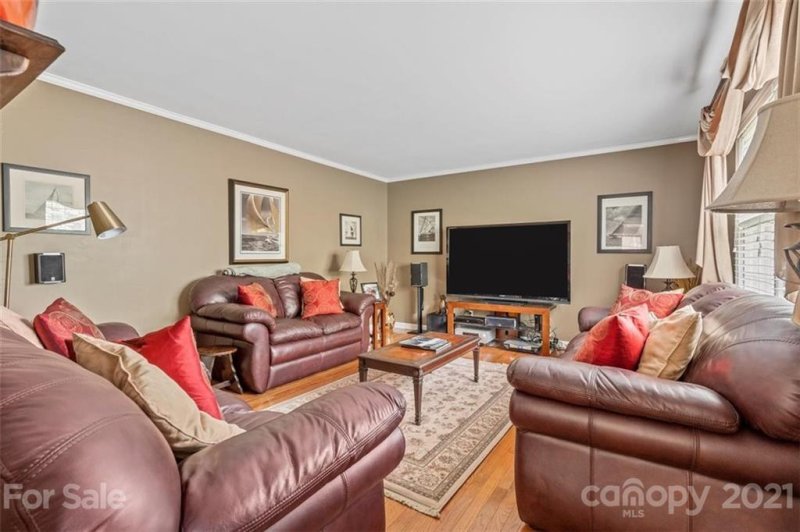 Property image 4 at 8133 Cliffside Drive, Charlotte, NC 28270