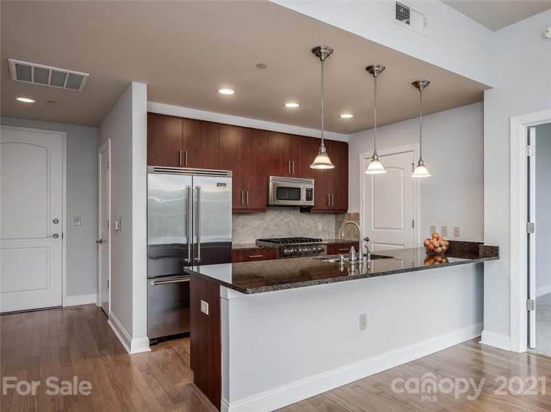 Property image 3 at 701 Royal Court, Charlotte, NC 28202