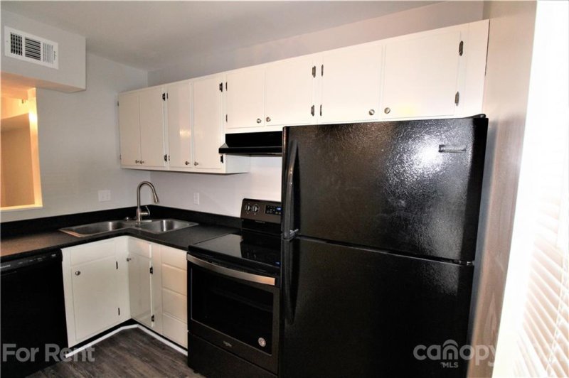 Property image 2 at 951 Hollywood Street, Charlotte, NC 28211