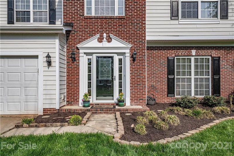 Property image 2 at 9423 Willow Tree Lane, Charlotte, NC 28277