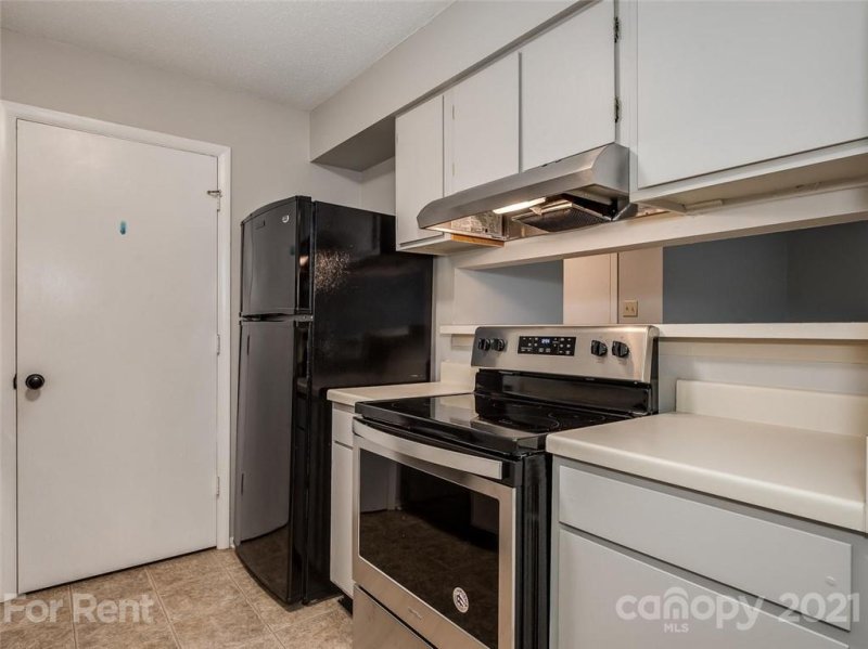 Property image 2 at 5024 Sardis Road, Charlotte, NC 28270