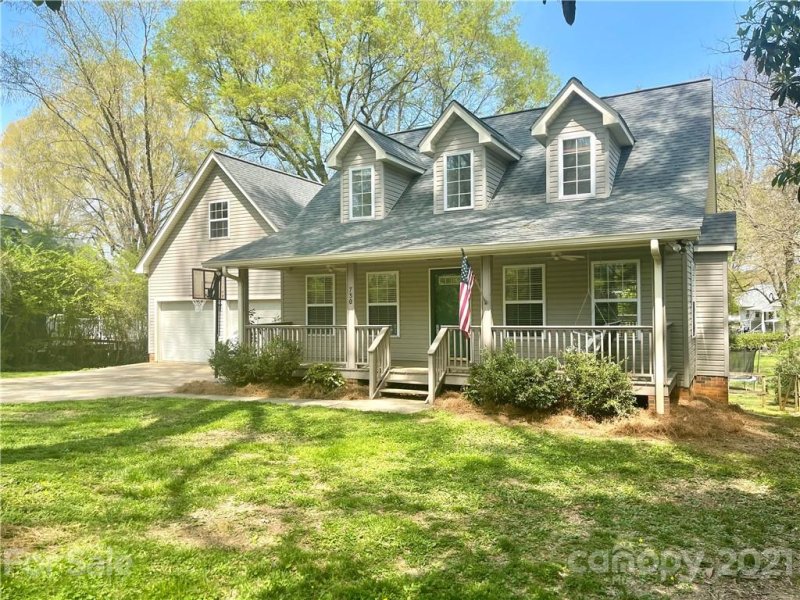 Property image 2 at 730 4th Avenue Drive, Hickory, NC 28601