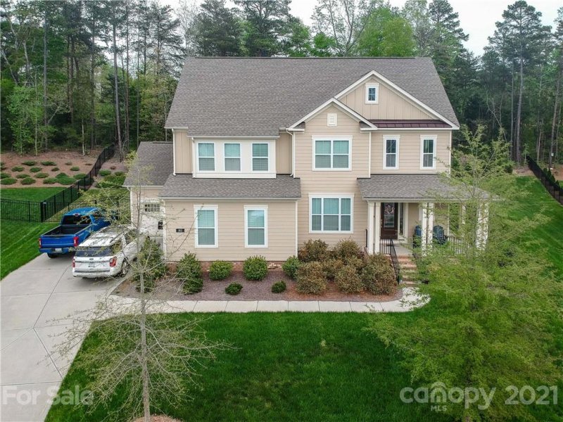 163 Monteray Oaks Circle