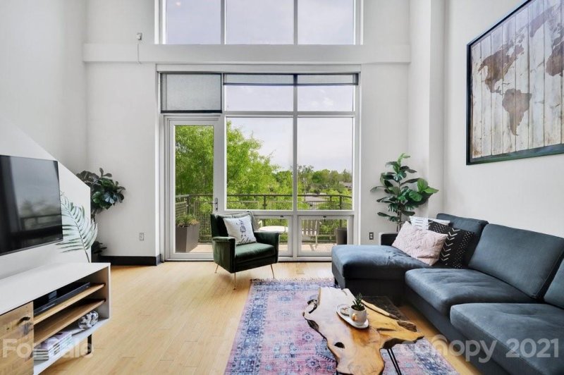 Property image 3 at 1133 Metropolitan Avenue, Charlotte, NC 28204