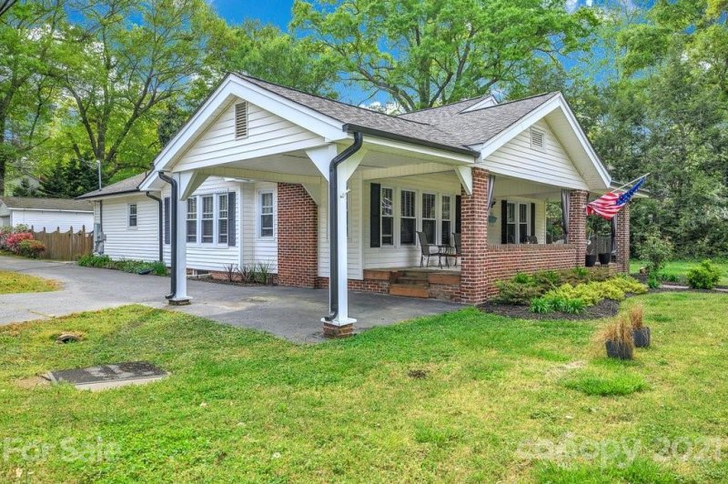 Property image 3 at 701 Carolina Avenue, Gastonia, NC 28052