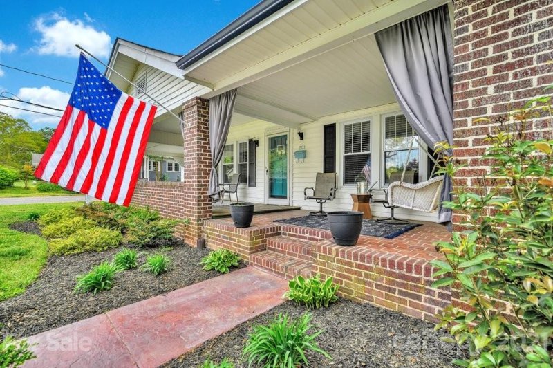 Property image 4 at 701 Carolina Avenue, Gastonia, NC 28052