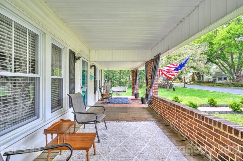 Property image 5 at 701 Carolina Avenue, Gastonia, NC 28052