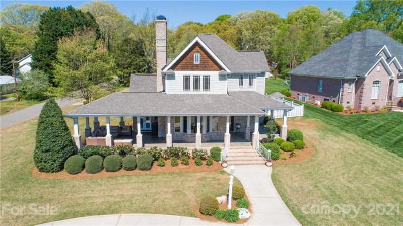 Property image 3 at 218 Crystal Circle, Mooresville, NC 28117