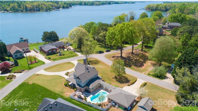 Property image 5 at 218 Crystal Circle, Mooresville, NC 28117