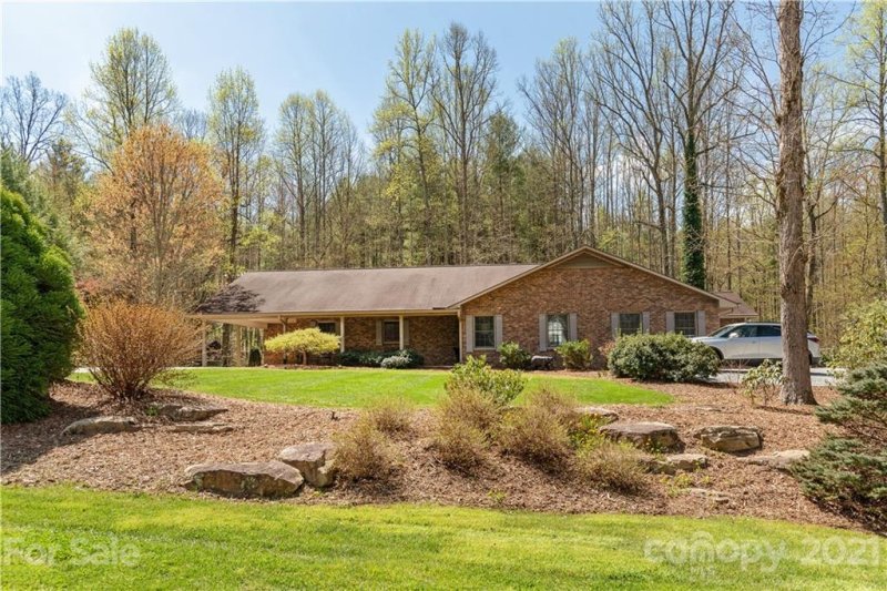 Property image 2 at 316 Benjamins Way, Hendersonville, NC 28792