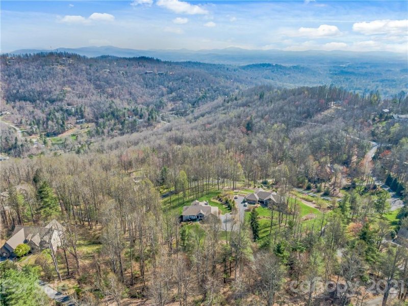 Property image 3 at 144 Village Springs Lane, Hendersonville, NC 28739