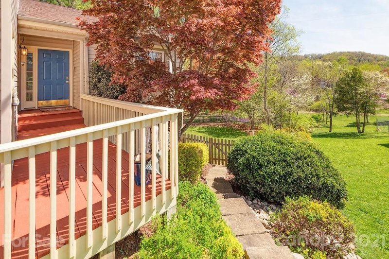 Property image 2 at 8 Creekside Court, Asheville, NC 28803