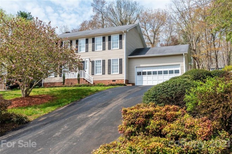 Property image 2 at 6077 Gold Creek Estate Drive, Hickory, NC 28602