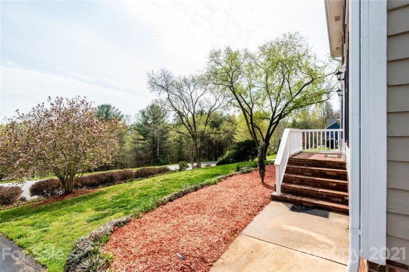 Property image 4 at 6077 Gold Creek Estate Drive, Hickory, NC 28602