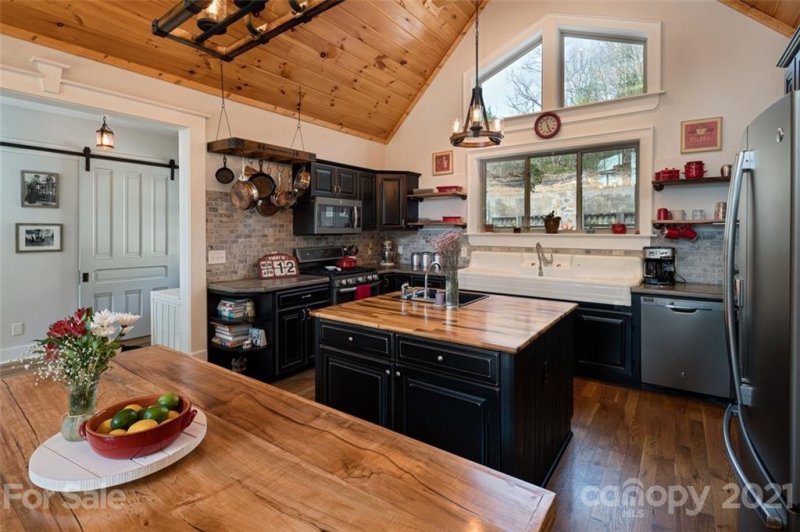 Property image 2 at 101 Starling Pass, Asheville, NC 28804