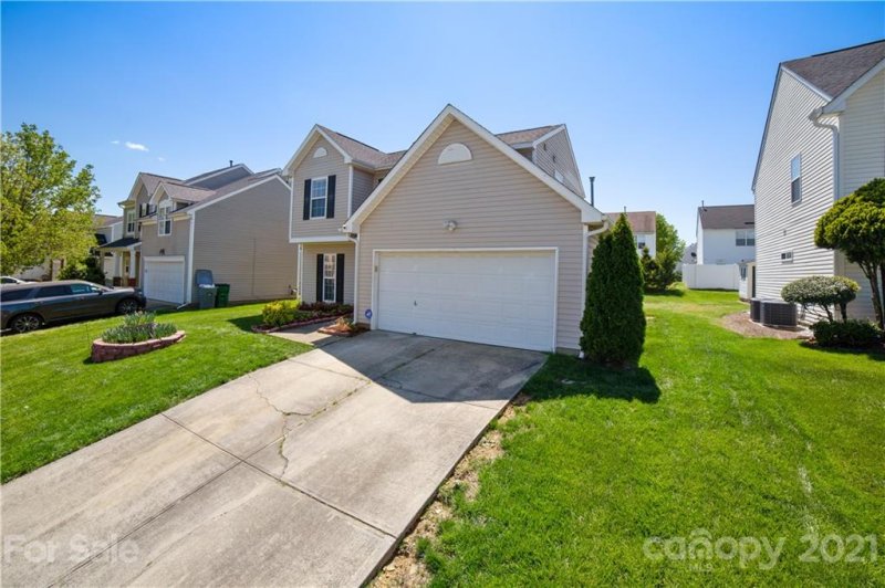 Property image 3 at 506 Elsberry Lane, Charlotte, NC 28213