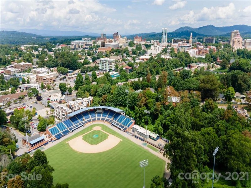 Property image 5 at 12 Bauhaus Court, Asheville, NC 28801