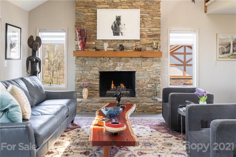 Property image 2 at 204 Fleetwood Plaza, Hendersonville, NC 28739