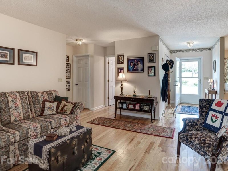 Property image 5 at 522 Woodfield Lane, Hendersonville, NC 28791