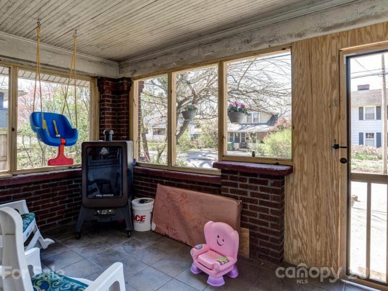 Property image 4 at 105 Louisiana Avenue, Asheville, NC 28806