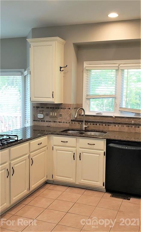 Property image 5 at 4714 Avonwood Lane, Charlotte, NC 28270