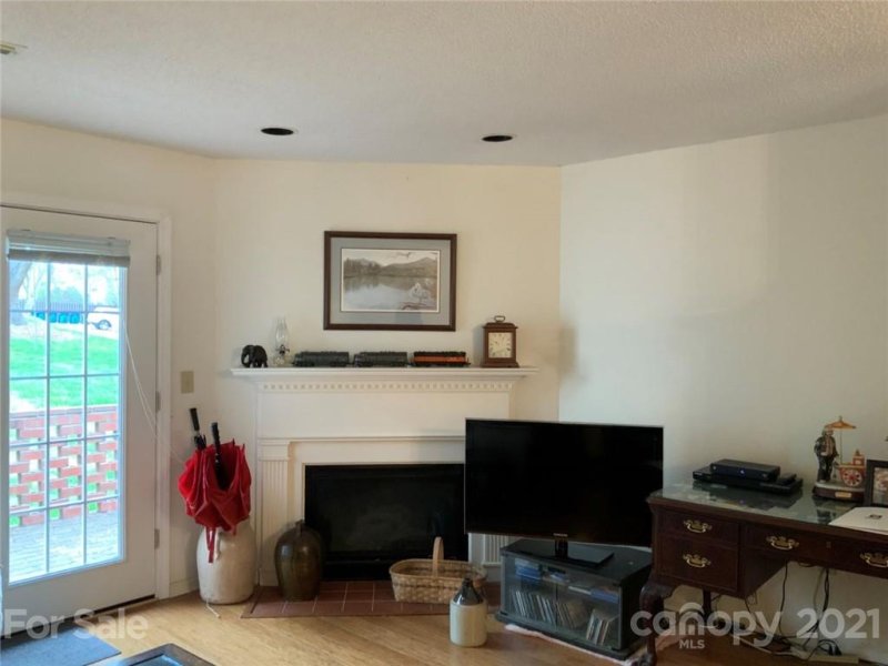 Property image 2 at 855 21st Avenue, Hickory, NC 28601