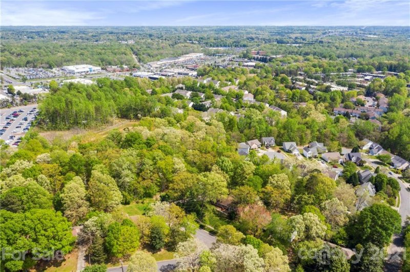Property image 4 at 1800 Lumarka Drive, Charlotte, NC 28212