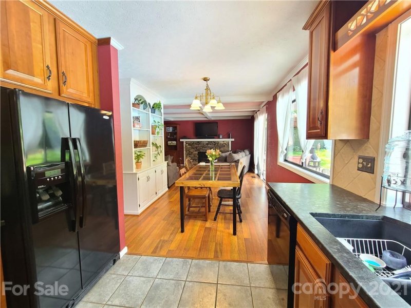 Property image 3 at 19 Poplar Court, Hendersonville, NC 28792