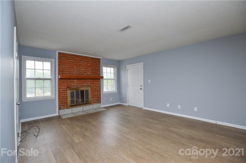 Property image 4 at 911 Nottingham Drive, Gastonia, NC 28054