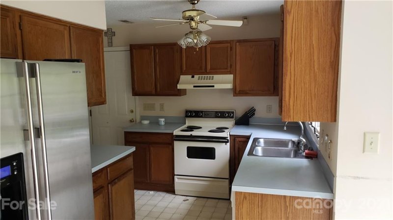 Property image 4 at 807 Grays Creek Lane, Charlotte, NC 28214