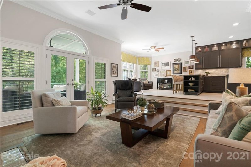 Property image 4 at 5310 Colony Road, Charlotte, NC 28226