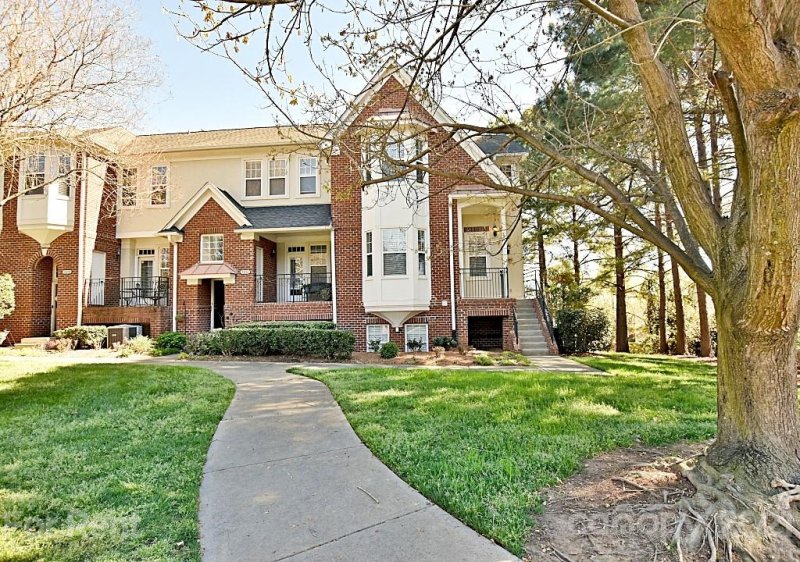 14266 Richmond Park Avenue