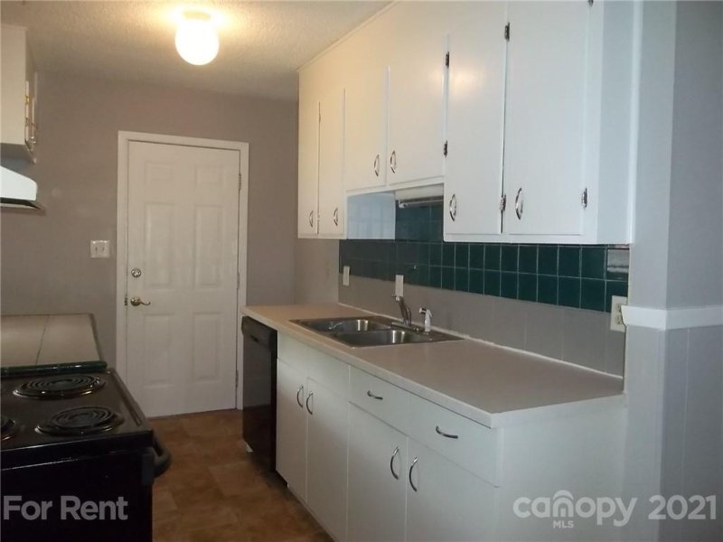 Property image 2 at 372 Leafmore Drive, Charlotte, NC 28213