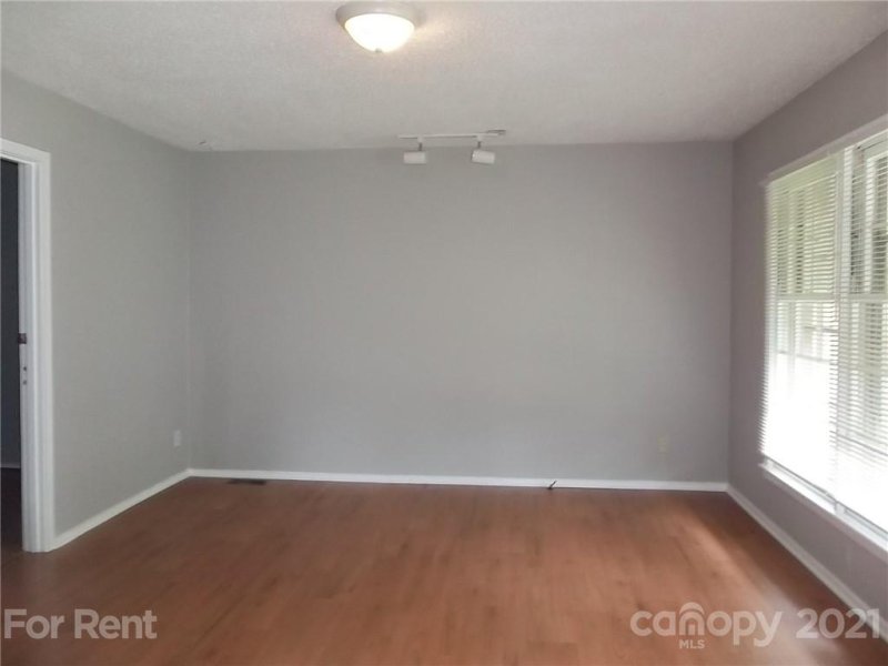 Property image 5 at 372 Leafmore Drive, Charlotte, NC 28213