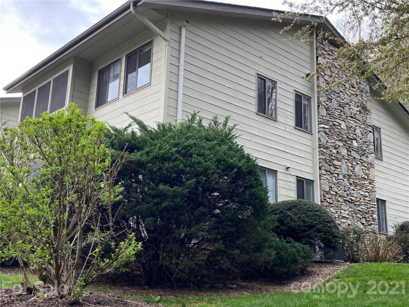 Property image 2 at 45 Lake Drive, Laurel Park, NC 28739