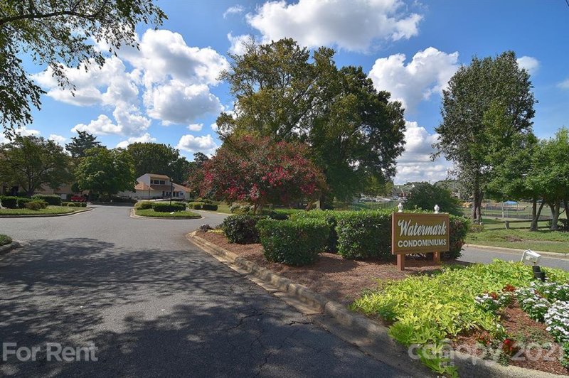 Property image 2 at 4902 Spring Lake Drive, Charlotte, NC 28212