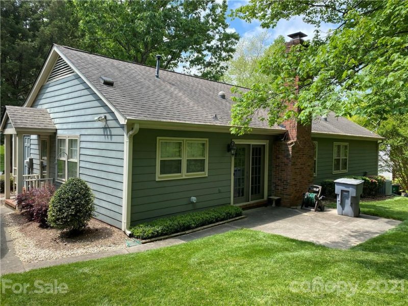 Property image 3 at 824 Conestoga Drive, Charlotte, NC 28270