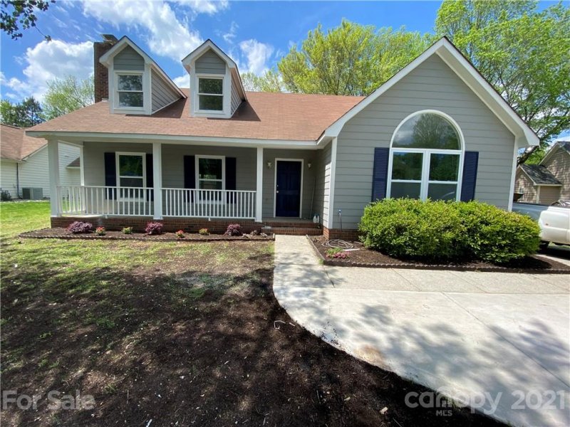 Property image 2 at 10520 Queensmead Circle, Charlotte, NC 28273