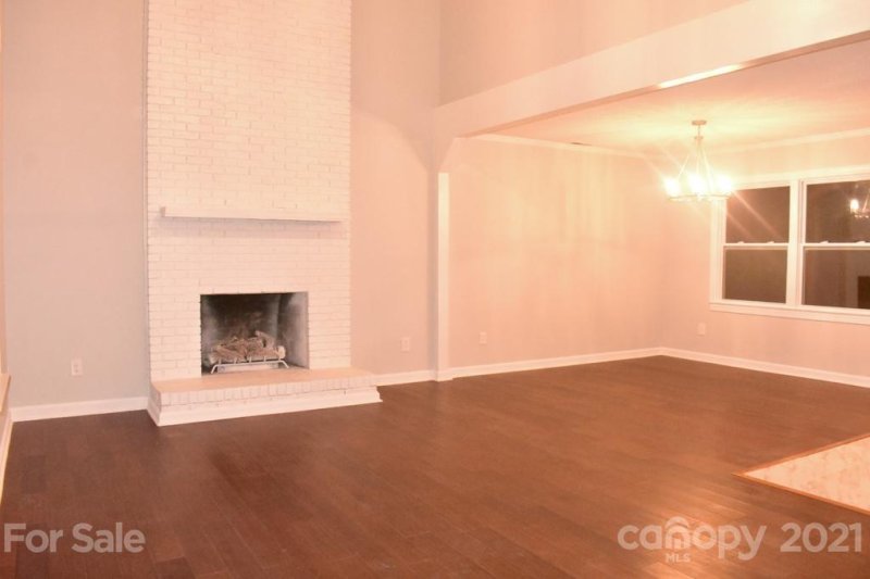 Property image 3 at 10520 Queensmead Circle, Charlotte, NC 28273