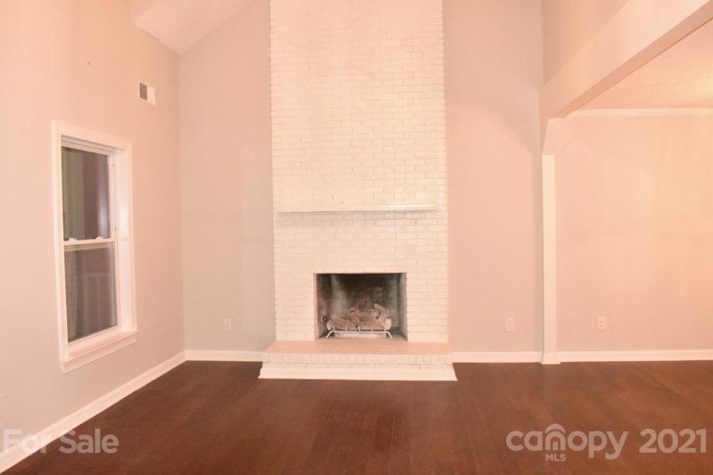 Property image 4 at 10520 Queensmead Circle, Charlotte, NC 28273