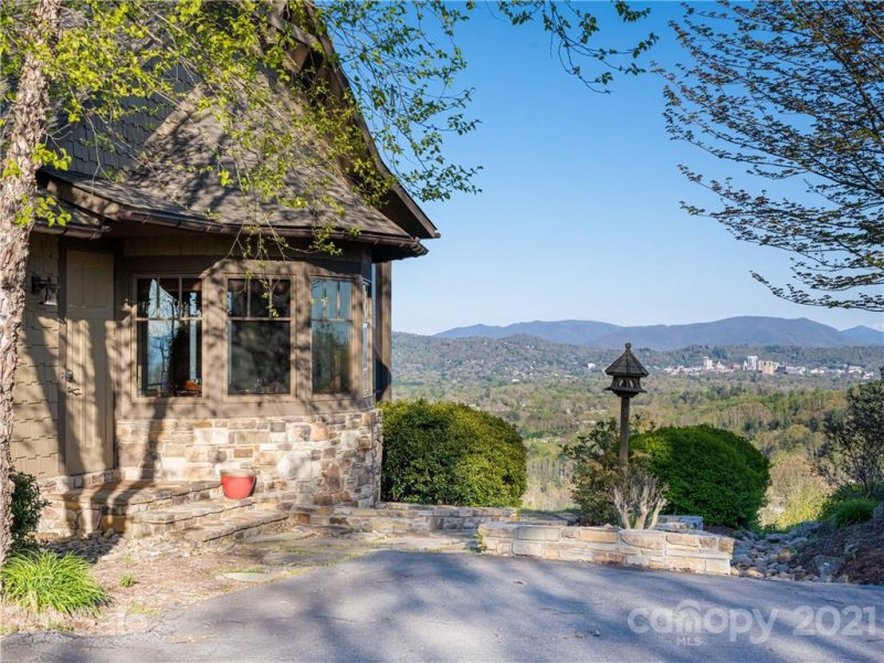 Property image 4 at 11 Redtail Ridge Road, Asheville, NC 28806