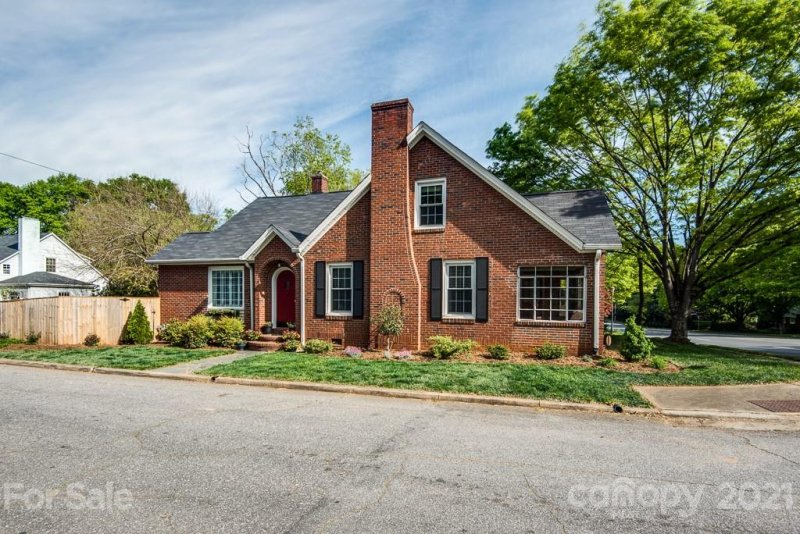 Property image 3 at 115 6th Avenue, Hickory, NC 28601