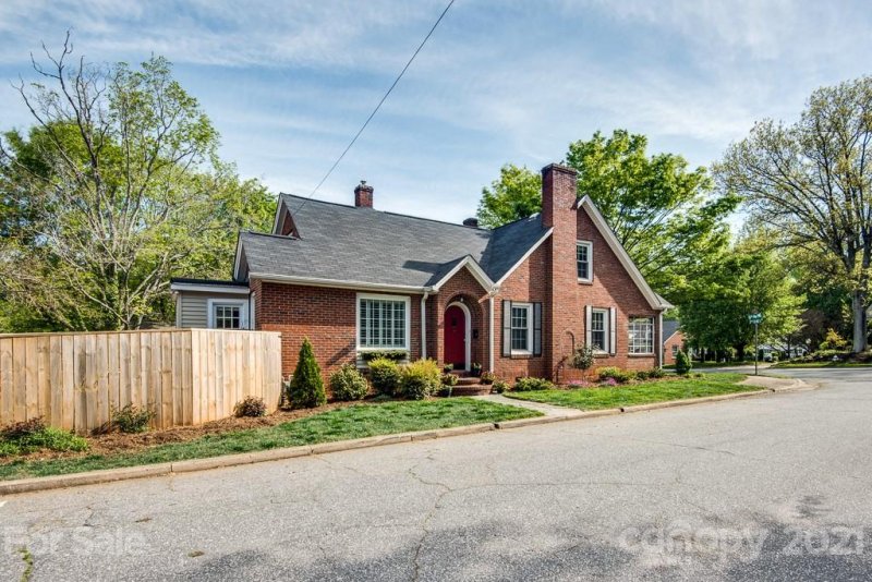 Property image 4 at 115 6th Avenue, Hickory, NC 28601