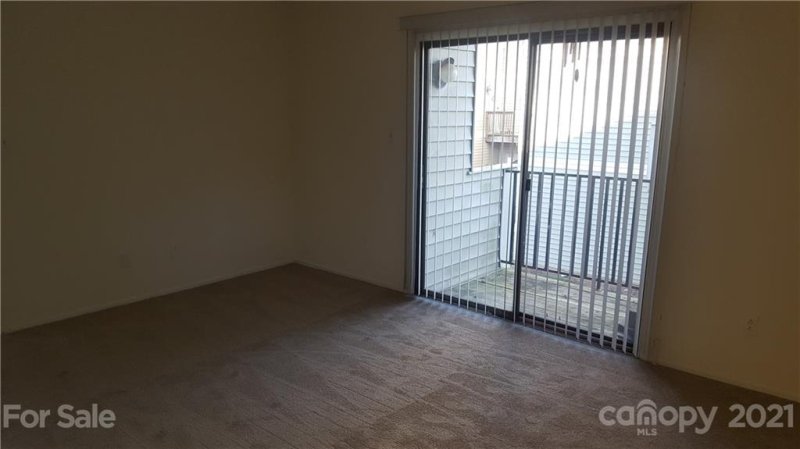 Property image 4 at 1605 Merry Oaks Road, Charlotte, NC 28205