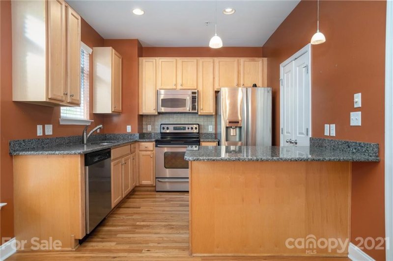 Property image 4 at 609 Hawthorne Lane, Charlotte, NC 28204