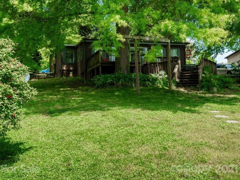 Property image 2 at 7112 Executive Circle, Denver, NC 28037