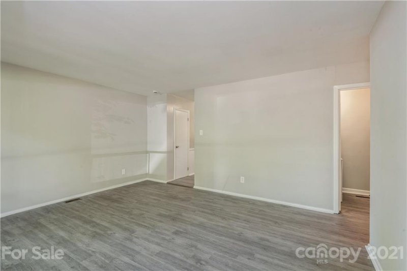 Property image 4 at 4913 Clintwood Drive, Charlotte, NC 28213