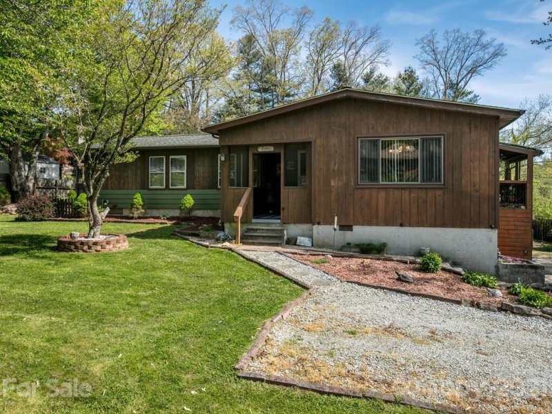 Property image 5 at 3 Red Apple Drive, Hendersonville, NC 28792