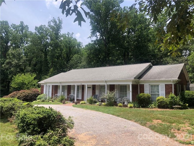 Property image 2 at 100 Brookmeade Drive, Statesville, NC 28625